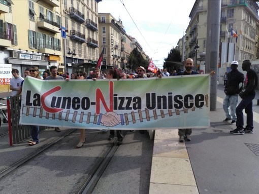 “Pensavano di prenderci per sfinimento, non ce l’hanno fatta”: cinque anni fa venivano ridotte le corse della Cuneo-Nizza