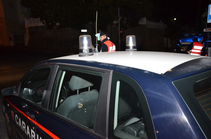 Sanremo: piccolo incendio di sterpaglie questa notte sulla ciclabile all'altezza di via Vesco
