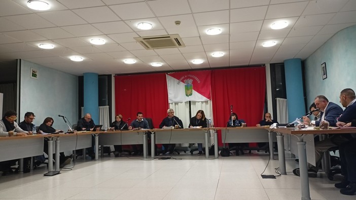 Vallecrosia, consiglio comunale: nell'ultima seduta del 2022 approvate due variazioni di bilancio