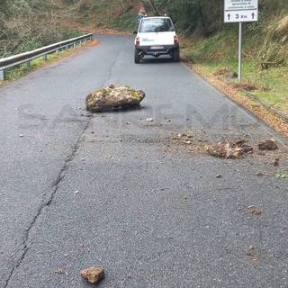 Caduta di massi e piccoli smottamenti di terreno sulla Provinciale 61 tra San Romolo e Perinaldo