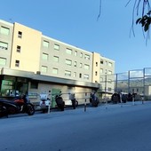 Sanremo: detenuto appicca il fuoco in carcere, un piano evacuato e due agenti intossicati
