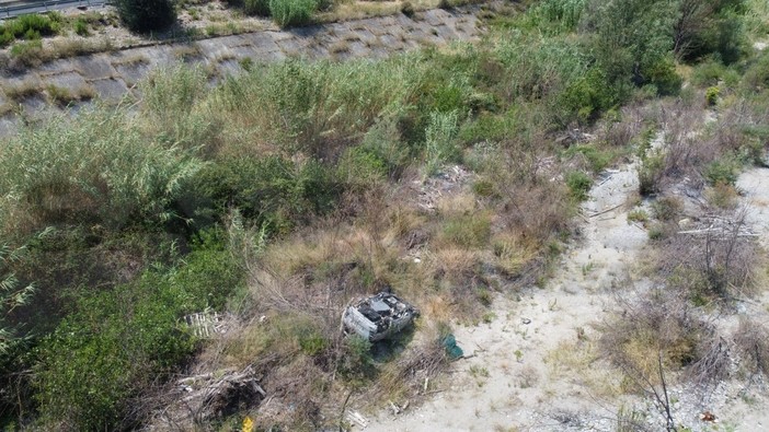 Ventimiglia: carcasse di auto nell'alveo del Roya, oggi il controllo della Protezione Cile e della Municipale (Foto)