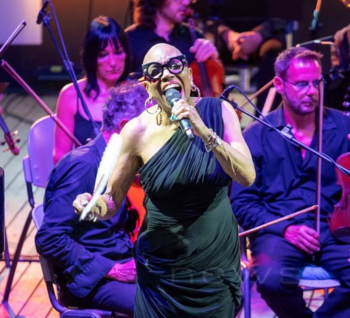 Sanremo: pubblico delle grandi occasioni ieri sera al 'Franco Alfano' per la leggenda Dee Dee Bridgewater (Foto)