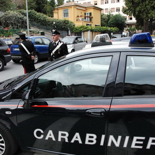 Sanremo: ruba uno scooter ma viene fermato dai Carabinieri, scappa e viene raggiungo e denunciato