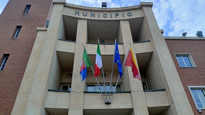 Ventimiglia, il Municipio si tinge di viola per la Giornata Internazionale dell’Epilessia