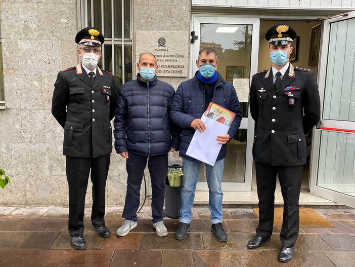 I Carabinieri di Sanremo consegnano il calendario dell’Arma ai Rangers d’Italia (Foto)