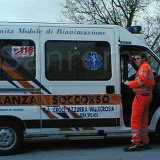 Vallecrosia: apre una portiera dell'auto senza guardare, ciclista cade rovinosamente sull'asfalto