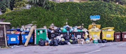 Sanremo: raccolta della differenziata sempre nel mirino, situazione insostenibile in via Duca degli Abruzzi (Foto)