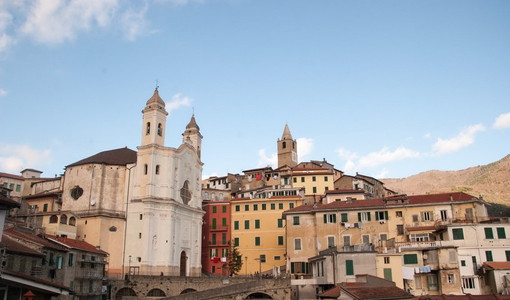 Ceriana: 'botto' di Capodanno esagerato fa andare in frantumi finestre e fa cadere calcinacci, indagini in corso