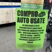 Sanremo: affissione selvaggia in centro, tornano i cartelli dei 'compra auto' e le proteste dei cittadini (Foto)