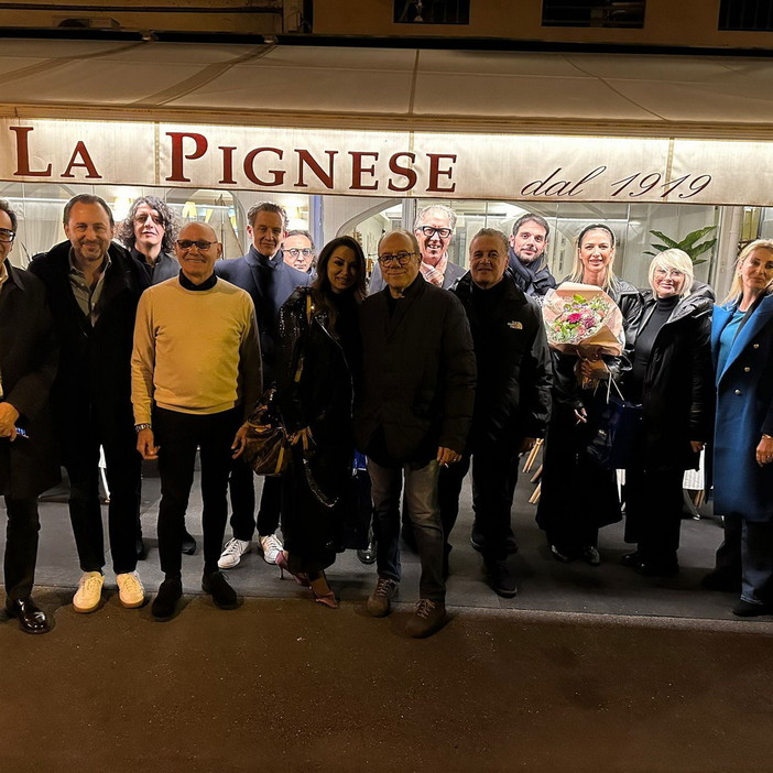 Sanremo: oggi al via le riprese di 'Vita da Carlo', ieri la cena della troupe con l'Amministrazione (Foto)