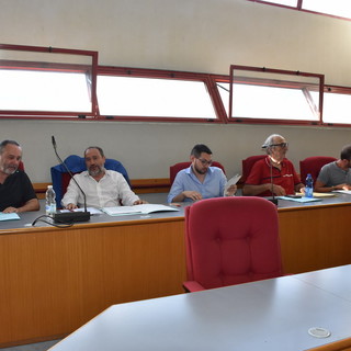 Bilancio preventivo, cibo sintetico e situazioni di povertà tra i punti all'ordine del giorno del consiglio comunale di Taggia