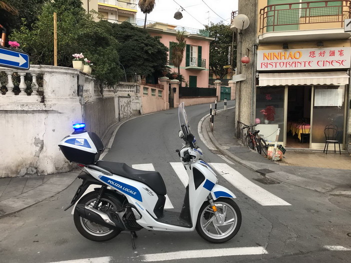 Sanremo: via Goethe e via Peirogallo chiuse al traffico per un guasto ad un camion (Foto)