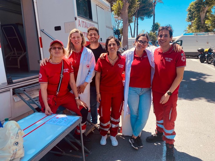 Ventimiglia: giornata di controllo gratuito con la Croce Rossa sulla piazza del Comune (Foto)