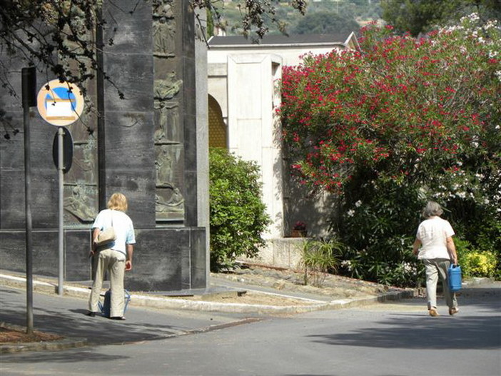 Sanremo: 83enne si uccide con un colpo di pistola nella chiesa del cimitero di Valle Armea