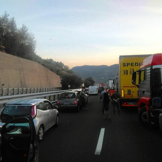 Incidente mortale sulla A10 tra Feglino e Finale: autostrada chiusa fino alle 19 in direzione del Confine di Stato