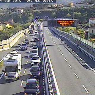 Esodo da bollino nero sull'autostrada A10: oltre 50 km di coda nel savonese per il rientro del 'ponte'