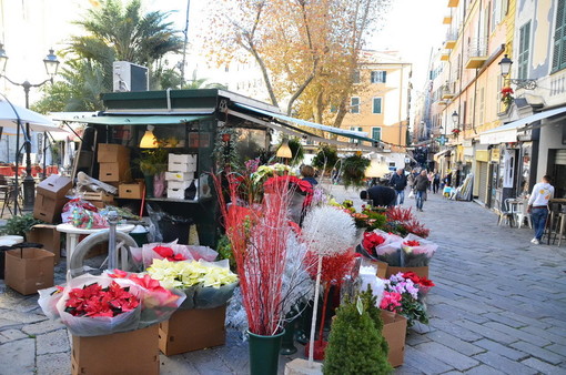 Sanremo: slitta di una settimana lo spostamento dell'ultimo chiosco dei fiori rimasto in piazza Eroi