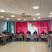 Consiglio comunale a Vallecrosia, Perri propone una commissione sulle manifestazioni