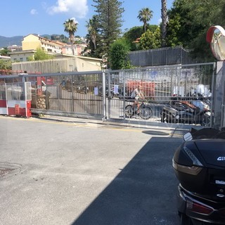 Sanremo: cancello pedonale di Portosole chiuso, calano gli incassi ed esplode la protesta (Foto)