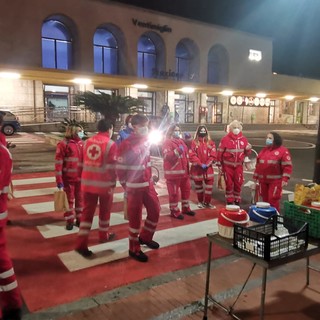 Le Unità di Strada di Croce Rossa Sanremo e Ventimiglia fanno squadra per aiutare chi è in difficoltà (Foto)