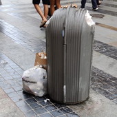 Sanremo: turisti delle 'case vacanza' gettano l'immondizia nei cestini del centro della città (Foto)