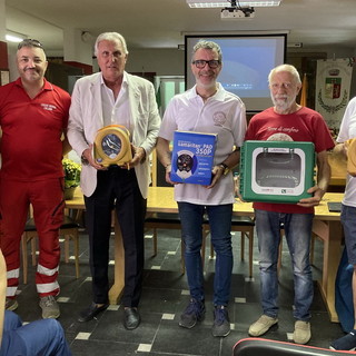 Perinaldo: consegnato questa mattina un defibrillatore donato dal Rotary Club Sanremo Hanbury (Foto)