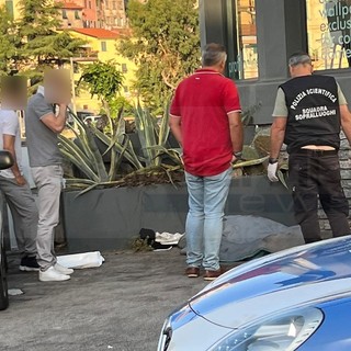 Ventimiglia: uomo senza vita trovato stamattina in largo Torino, indagini della Polizia per risalire alle cause (Foto)