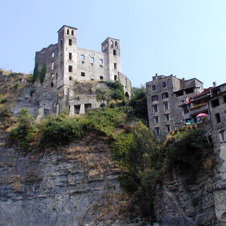 Dolceacqua: ‘Chi dice donna dice…’, uno spettacolo di Liber Theatrum al Castello Doria