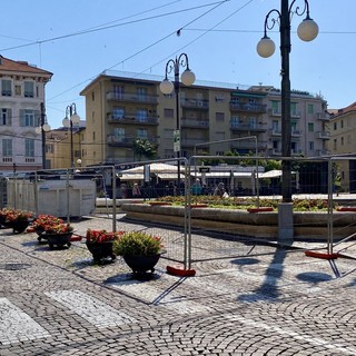 Le transenne per il cantiere di piazza Colombo