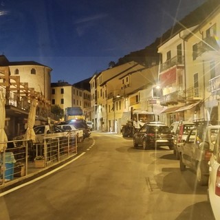 Badalucco: lavori di asfaltatura e nessuna segnalazione, lunghe code e proteste ieri sera (Foto)