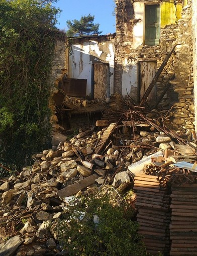 Muzio: crolla una casa disabitata nella frazione di Pieve di Teco, Alessandri &quot;Ulteriore simbolo di fragilità del nostro territorio&quot; (Foto)