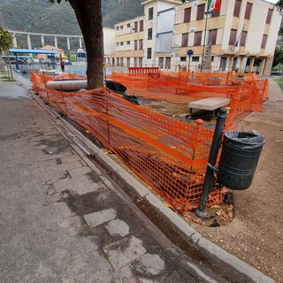 Taggia: lavori in corso ai giardini di via Anfossi, Cascino e Caldani &quot;Ritardo nega ai cittadini l'uso di uno dei pochi punti verdi della città&quot;