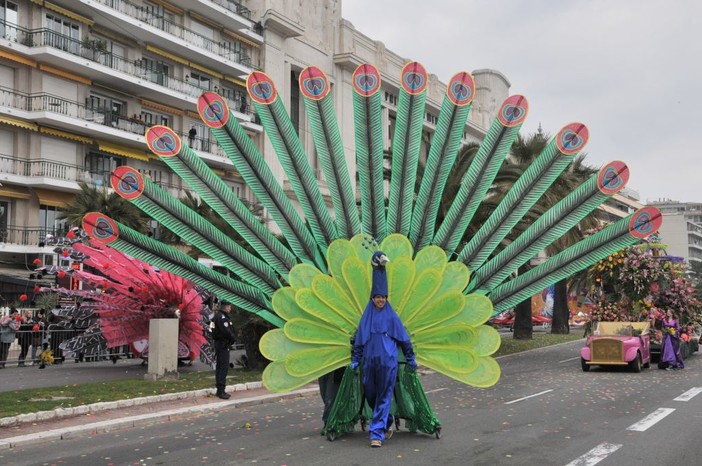 Presentato il programma del Carnevale 2001 di Nizza con ospite l'Italia