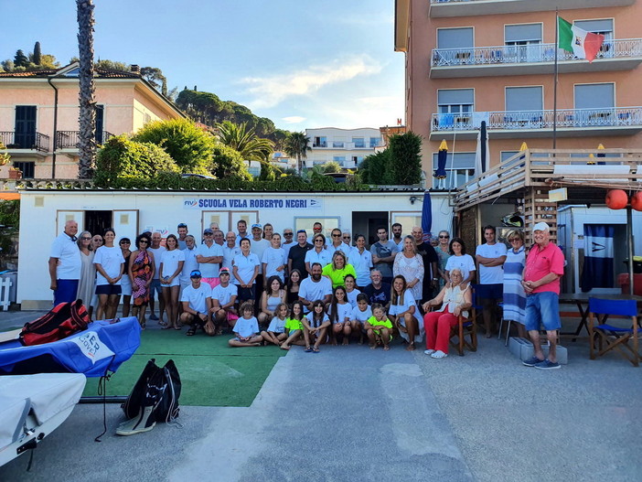 Diano Marina: intitolata allo storico presidente Roberto Negri la scuola vela del Club del Mare (foto)