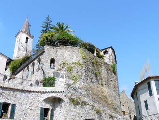 Apricale: venerdì prossimo, concerto 'Natale... Racconti di cornamusa' al Castello della Lucertola