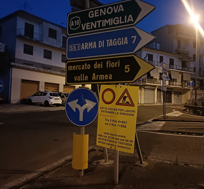 Sanremo: cartello di divieto 'scaduto' e dimenticato all'ingresso dell'Aurelia Bis, la segnalazione