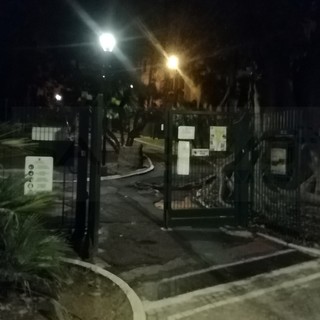 Sanremo: problemi di apertura e chiusura dei cancelli ai giardini della Foce, la segnalazione di una lettrice
