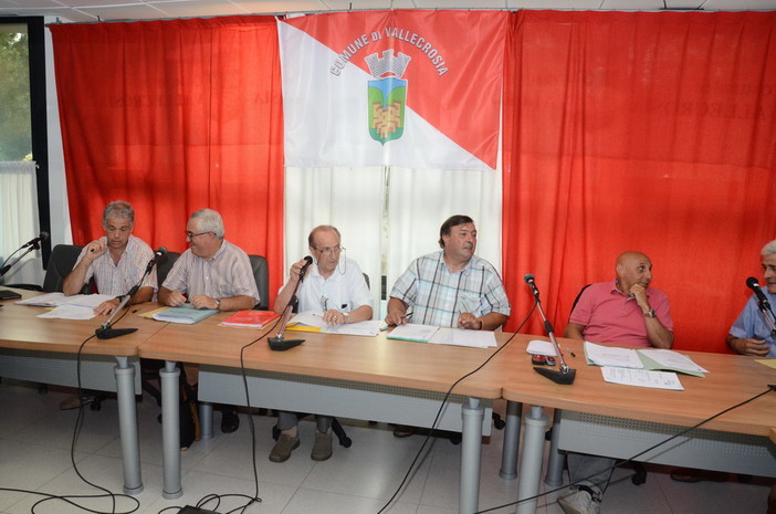 Vallecrosia: iniziato da pochi minuti un Consiglio Comunale ed è già scontro maggioranza-opposizione sui rifiuti
