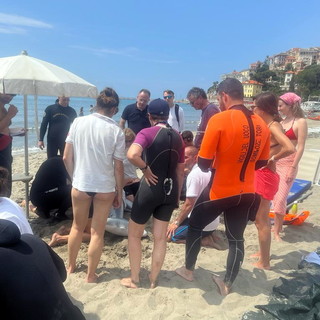 Anche Asl 1 ha partecipato al 'Rescue team' ligure per salvare i cetacei spiaggiati (Foto)