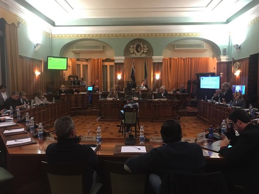 Sanremo: lungo dibattito in consiglio comunale sulla “defascistizzazione” del Comune