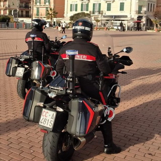 Ventimiglia: marito e moglie rubano rame dal sedime ferroviario sul Roya, arrestati dai Carabinieri