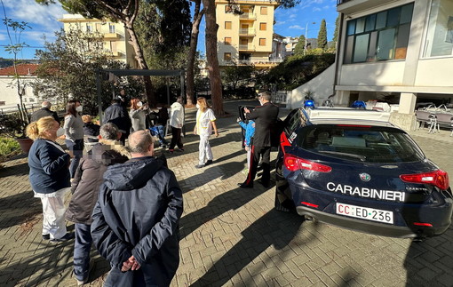 Sanremo: visita dei Carabinieri al centro 'Giovanna D'Arco, un momento di incontro per 'W le divise' (Foto)