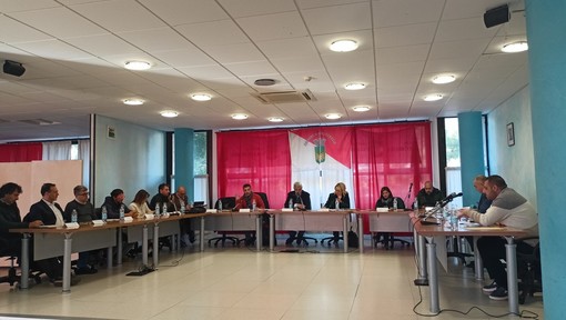 Consiglio comunale a Vallecrosia, approvata la variazione al bilancio di previsione 2023-2025