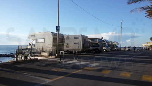 Sanremo: camper posteggiati sul lungomare Vittorio Emanuele, alcune riflessioni di una cittadina