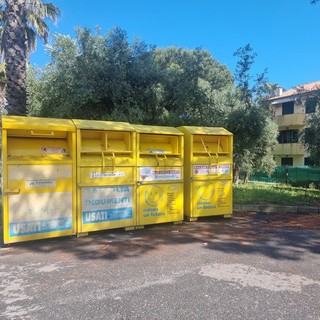 Taggia: cassonetti degli indumenti usati prontamente svuotati nella zona vicina al Comune (Foto)