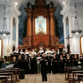 Applausi e richieste di 'Bis' per il concerto del coro 'Nova Tempora' nel ricordo del fondatore Paolo Caravati (Foto)