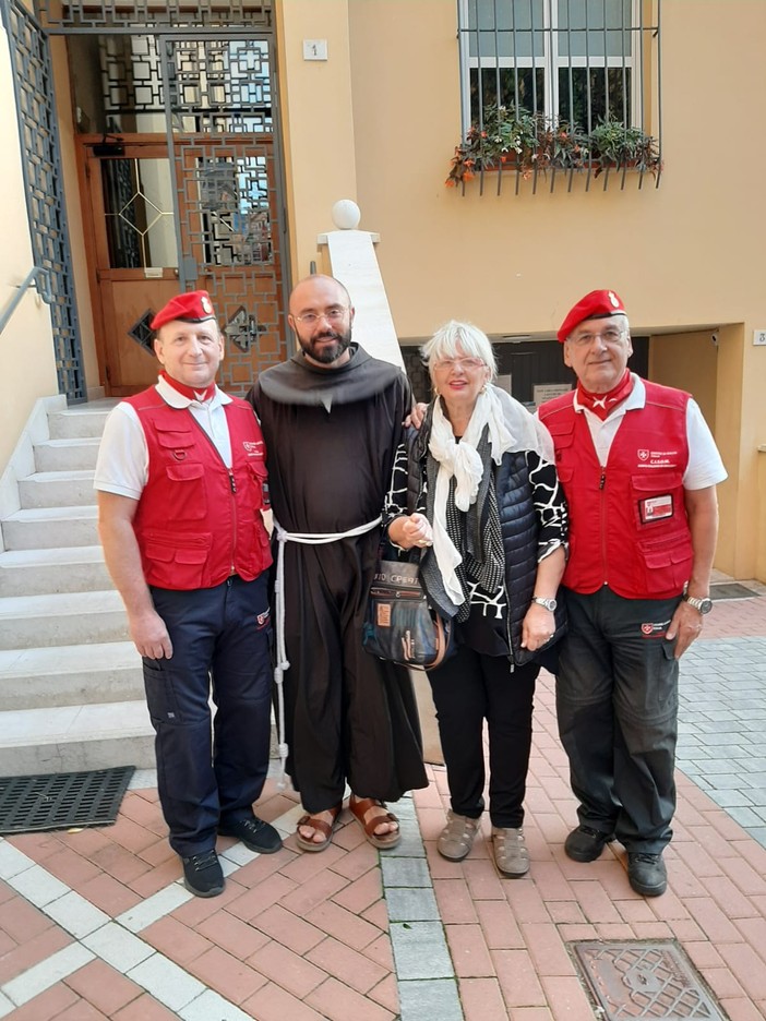 Bordighera solidale: alimenti, prodotti di prima necessità e giocattoli consegnati a padre Faustino (Foto)