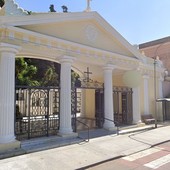 Ventimiglia: migranti si lavano e fanno i bisogni al Cimitero, il comune mette le Guardie Giurate all'ingresso
