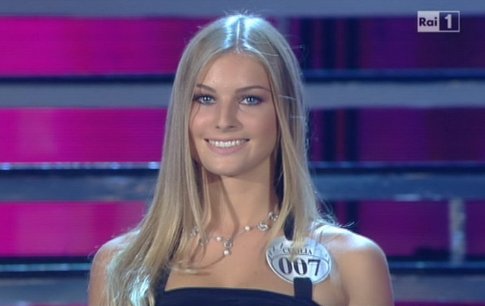 Miss Italia 2012: poco fa la prima 'uscita' della sanremese Cecilia Anfossi, il primo 'televoto'